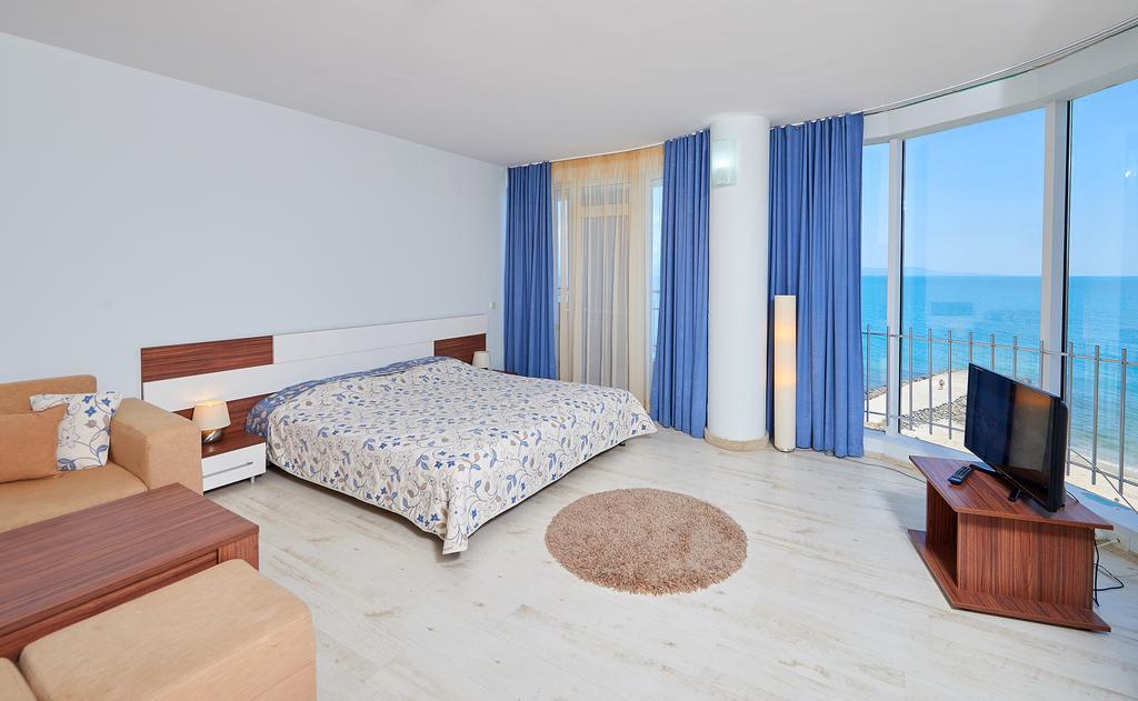 Family Hotel Regata 帕莫瑞 外观 照片